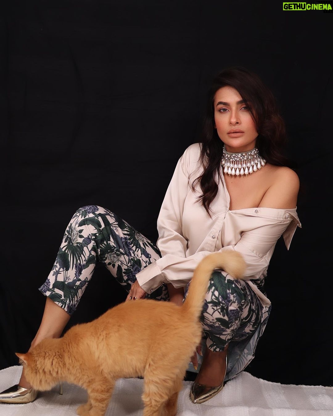 Pavitra Punia Instagram - Some me time at home π‘ with team just to pamper myself. π Wearing @chiquestudio π³ π Necklace @amamajewels π Heels @gianvitorossi π Hairstyling @hairstylist.julie Makeup @pavitrapunia_ (itβs me hi) As naresh @neelsannaresh is unavailable π€·π»ββοΈ πΈ @shadank_photography #pavitrapunia #pavitraa
