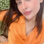 Pavitra Punia Instagram - I am looking like a birkin bag of Hermès 💋 #pavitrapunia #pavitra #fashion #style #glam #orangeismycolor #hermes #sunshine #birkinbag