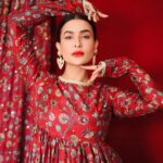 Pavitra Punia Instagram - Paint the town red this Christmas 🎄 in desi style. Desi Santa 🧑‍🎄 #pavitrapunia #fashion #style #glam #ﬁtness