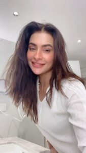 Pavitra Punia Instagram - Dove 🕊️ #pavitrapunia #fashion #style #glam #aesthetic #ａｅｓｔｈｅｔｉｃ #gold