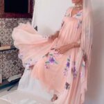 Pavitra Punia Instagram - DIY photoshoot with team at home 🏡 On this super crazy track of @princenarula Paaji cha ge tussi #princeyuvikanarula #pavitrapunia #fashion #photoshoot #style #glam #diva