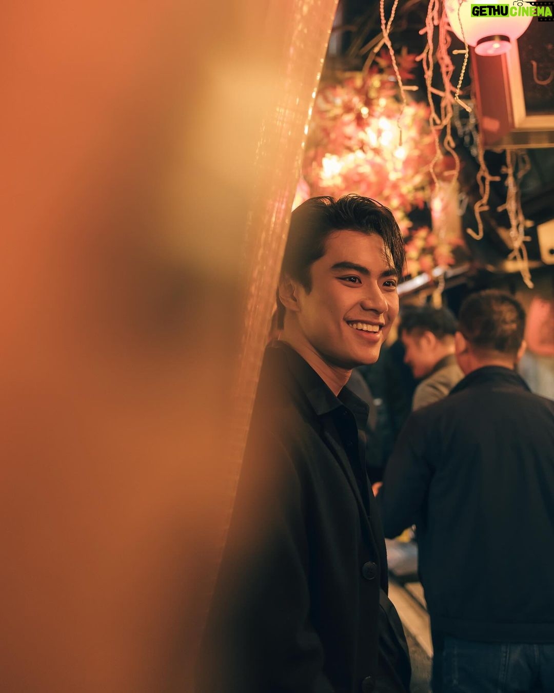 Pawat Chittsawangdee Instagram - Lost in Japan 🍂 #อารมณ์นิยม Shinjuku Omoide Yokocho