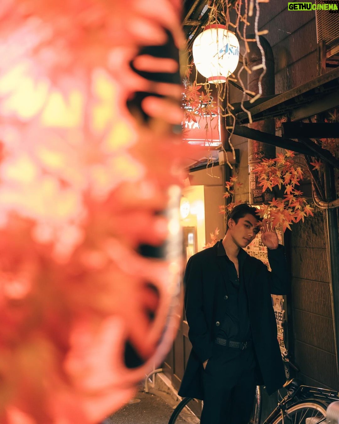 Pawat Chittsawangdee Instagram - Lost in Japan 🍂 #อารมณ์นิยม Shinjuku Omoide Yokocho