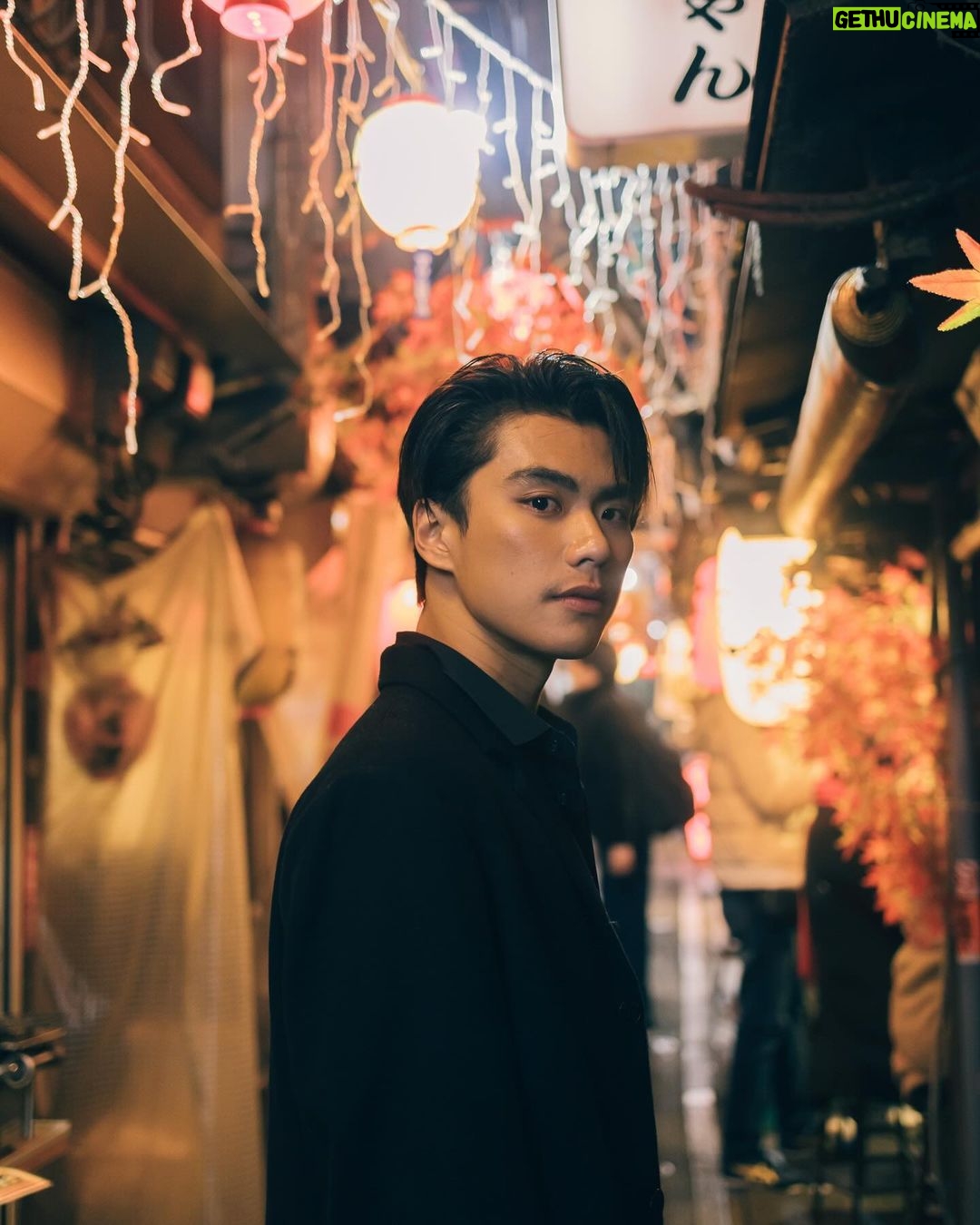 Pawat Chittsawangdee Instagram - Lost in Japan 🍂 #อารมณ์นิยม Shinjuku Omoide Yokocho