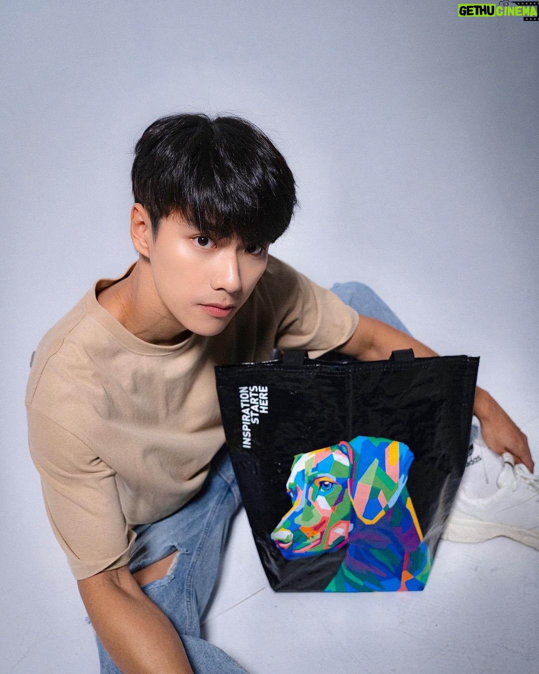 Pawat Chittsawangdee Instagram - Open your eyes, start your new chapter @se_ed_bookclub #pridemonth
