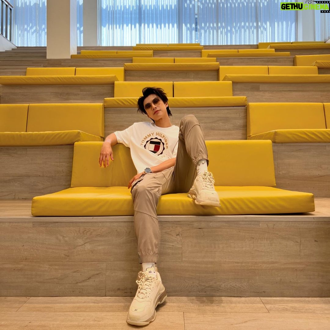 Pawat Chittsawangdee Instagram - 💛🌟