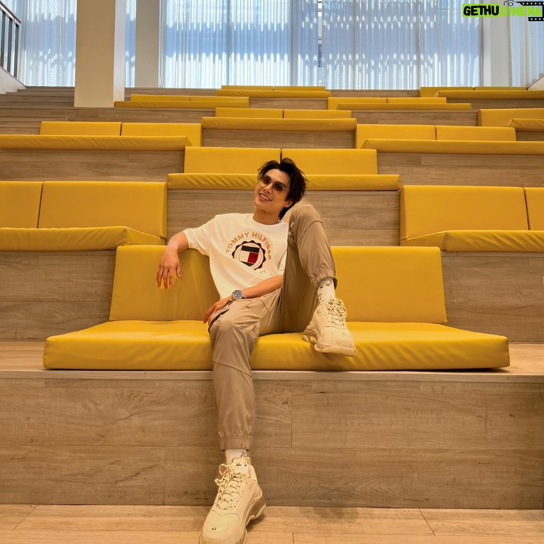 Pawat Chittsawangdee Instagram - 💛🌟