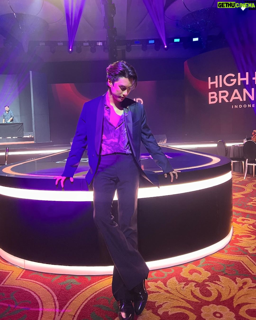 Pawat Chittsawangdee Instagram - Good night💫 @highendbrands.id