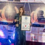 Payal Ghosh Instagram - Thank you #punecity thank you Maharashtra Ratna Gaurav awards for awarding me the the best actress award for the film @fireoflovered it means a lot 🖤🖤 #love #payalghosh 🖤🖤