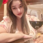 Payal Ghosh Instagram – Why do you need a man .. when you – yourself is rich enough to pamper yourself with all the luxuries 🌹 #happyvalentinesday #valentinesday #love 🖤🖤 #payalghosh #payalghosh🖤 @marriotthotels… WELCOME TO THE GANG OF INDEPENDENT WOMEN 😘 JW Marriott Mumbai Juhu