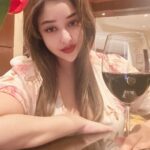 Payal Ghosh Instagram - Why do you need a man .. when you - yourself is rich enough to pamper yourself with all the luxuries 🌹 #happyvalentinesday #valentinesday #love 🖤🖤 #payalghosh #payalghosh🖤 @marriotthotels… WELCOME TO THE GANG OF INDEPENDENT WOMEN 😘 JW Marriott Mumbai Juhu