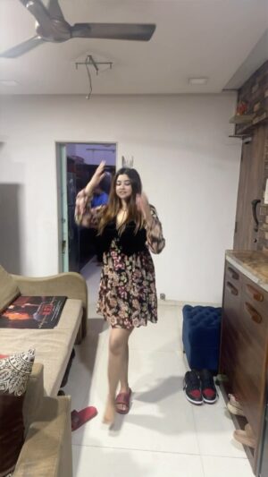 Payal Ghosh Instagram - LORD BOBBY KE NAAM PE EK AUR KUBAAN .. watch till the end 🤣🤣 #payalghosh #2024 #happynewyear #trendingreels #trenditfeelit