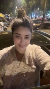 Payal Ghosh Instagram - RICH HONA ZAROORI NAHI HAI … KIND HONA ZAROORI HAI #love #payalghosh 🖤🖤 #reels #trendingreels #trending