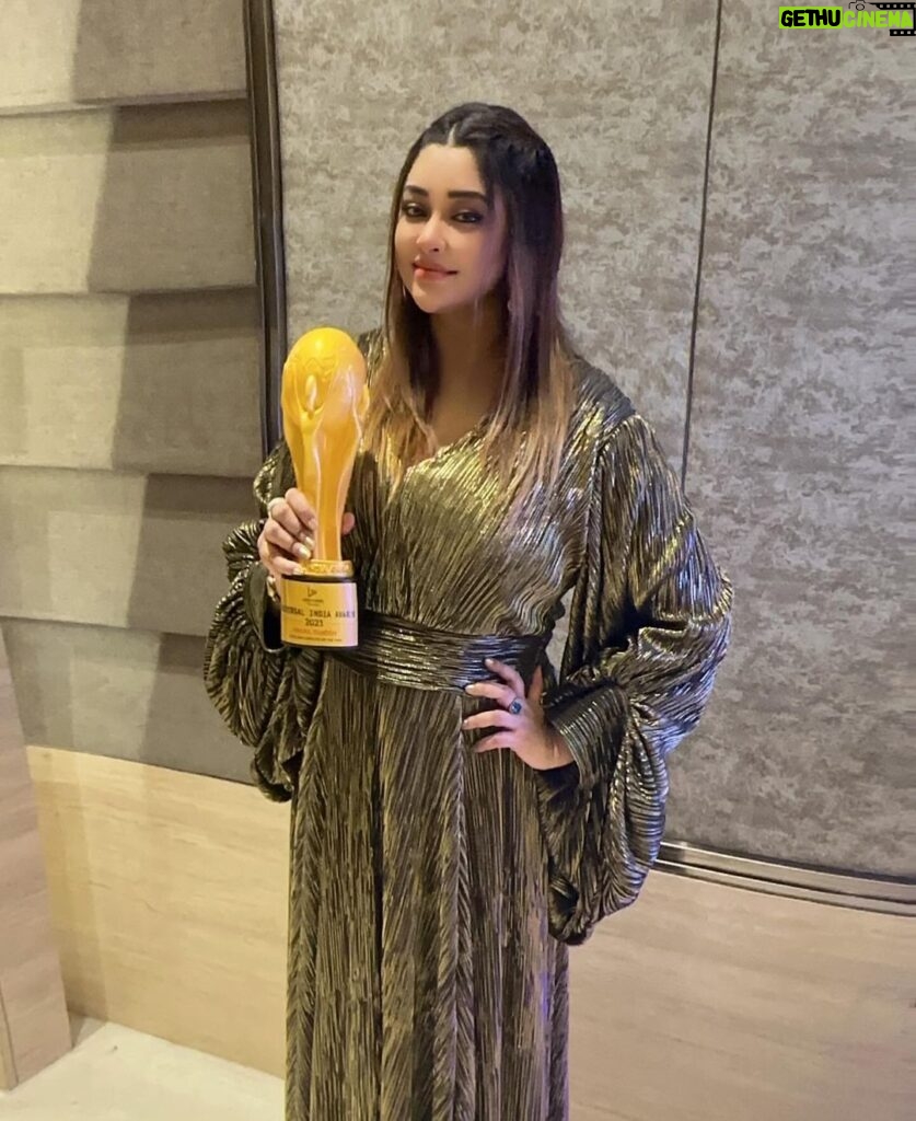 Payal Ghosh Instagram - Thank you @universal_india_awards for honouring me with the STYLE INFLUERCER OF THE YEAR AWARDS…. #love 🖤#payalghosh JW Marriott Mumbai Sahar