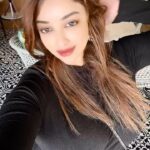 Payal Ghosh Instagram - 🖤🖤 #payalghosh #mumbaimerijaan Trident, Nariman Point, Mumbai