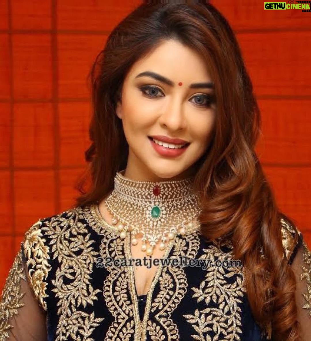 Payal Ghosh Instagram - I pray that God grants you good fortune, prosperity, and peace on this Diwali. Happy Diwali to you and your family. #happydeepavali #diwali #kalipuja #payalghosh