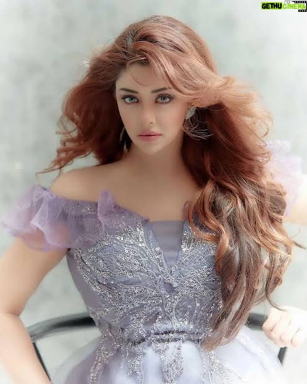 Payal Ghosh Instagram - Payal Meri jaadu jagati hai tujhko bulati hai….main Kya karu #lovesongs #love 🖤🖤 #payalghosh