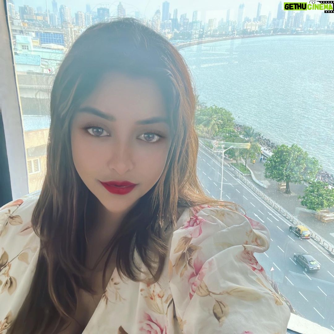 Payal Ghosh Instagram - 🖤🖤#love @intercontinental #dome #favourite #marinedrive #happiness #metime #selfcare #solitude #payalghosh InterContinental Marine Drive-Mumbai