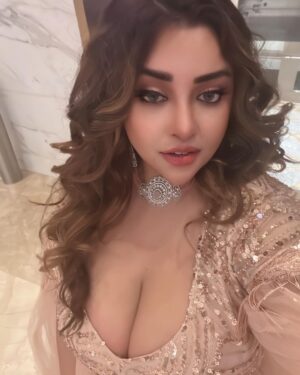 Payal Ghosh Instagram - At the closing ceremony of jio mani film festival #jiomamimumbaifilmfestival 🖤 #payalghosh