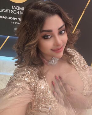 Payal Ghosh Instagram - At the closing ceremony of jio mani film festival #jiomamimumbaifilmfestival 🖤 #payalghosh
