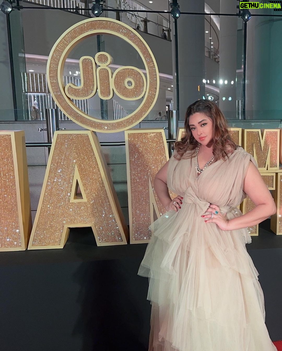 Payal Ghosh Instagram - At the opening of Jio Mami film festival @mumbaifilmfestival #jiomamimumbaifilmfestival #star #love 🖤 #payalghosh Jio MAMI Mumbai Film Festival
