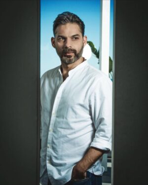 Payman Maadi Instagram - This year's recipient of Stockholm Achievement Award is Payman Maadi, with the following motivation:
This year's Stockholm Achievement Award recipient is an Iranian actor with universal appeal and world-class role performances that have enriched great cinema. With his powerful and insightful role interpretations he opens a door for the audience to go beyond the big screen, past prejudices and over borders. It is the first time the Bronze Horse is awarded to an actor outside of Europe and USA. 
Today, Payman Maadi is one of the biggest and most popular film stars in Iran. His acting career really took off in Asghar Farhadi’s (awarded with 2018 Stockholm Visionary Award) About Elly (2009) and A Separation (2011). Payman Maadi have also starred in several American films like Camp X-ray (2014), alongside Kristen Stewart, that was screened at Stockholm International Film Festival 2014. 
Stockholm Lifetime Achievement Award is presented to an individual in honor and acknowledgement of their contribution to the world of film. Previous recipients of this award are, among others, Gena Rowlands, Lauren Bacall, David Lynch, Oliver Stone, Susan Sarandon, Claire Denis, Mike Leigh, and Francis Ford Coppola. 
خبرگزاری کشور سوئد بدين صورت خبر داد: «پیمان معادى به دلیل ویژگی منحصربه‌فرد او در حضور بر پرده‌ سینما و عبور از تعصبات و مرزها امسال طی مراسم ویژه‌ای مهمترین جایزه این رویداد هنری، جایزه‌ اسب برنزی را در نمایش اول نوردیک و مراسم فرش قرمز برای نمایش فیلم «متری شیش‌ونیم» (۲۰۱۹) دریافت خواهد کرد.» در ادامه این خبر آمده است:«انگیزه‌های زیادی برای ارائه جایزه امسال دستاورد استکهلم به پیمان معادی است؛ بازیگری ایرانی با جذابیت عمومی و نقش‌آفرینی‌هایی در حد و کلاس جهانی است که به سینمای تراز اول غنا بخشیده‌اند. او با برداشت‌های نیرومند و بابصیرتش از نقش‌ها، دریچه‌ای را برای مخاطب می‌گشاید تا از پرده‌ بزرگ سینما فراتر برود و تعصبات و مرزها را درنوردد. این نخستین‌بار است که جایزه‌ مهم اسب برنزی به بازیگری خارج از اروپا و آمریکا اهدا می‌شود.اين 
جایزه‌ مهم به افتخار یک فرد و برای قدردانی از او به دلیل ادای سهم به دنیای فیلم اهدا می‌شود. قبل از پیمان معادی افرادی مثل دیوید لینچ، اولیور استون، سوزان ساراندون، لورن باکال، مایک لی و فرانس فورد كاپولا اين جايزه را گرفته اند.