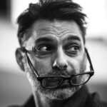 Payman Maadi Instagram - دريافت جايزه بهترين فيلمنامه سال براى فيلم "بمب يك عاشقانه" در بخش فيلمنامه هاى درام، از كانون محترم فيلمنامه نويسان برام بسيار با ارزش و دلچسب بود. من كار حرفه اي خودم رو بيست سال قبل با نوشتن فيلمنامه شروع كردم و از ان زمان تا امروز حتى يك روز رو به ياد ندارم كه چيزى ننوشته باشم. فيلمنامه نويسى برايم هميشه دغدغه جدى بوده و اين جايزه از اين اساتيد برايم در ادامه راهم، انگيزه مضاعف ايجاد كرد. از حبيب رضايى عزيز هم ممنونم كه در نبود من زحمت دريافت جايزه را كشيد و من را با حرف هاى پرمهرش مورد لطف قرار داد. عكس از ريحانه طراوتى#bestscreenplay #writersguildawards #bombalovestory