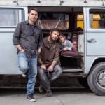 Payman Maadi Instagram - پشت صحنه فيلم برف روى كاجها- با باران و صابر عزيز#snowonthepines #behindthescenes #throwbackintime