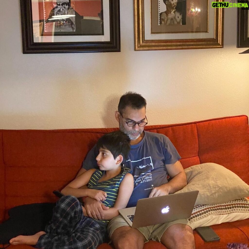 Payman Maadi Instagram - پدری. تخته نرد و خواندن فیلمنامه. به امید جفت شیش در هر دو مورد #backgammon #fatherhood #readingscenario