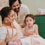 Pearle Maaney Instagram – When I had to by heart this song while studying in 10th grade, I never thought I would be singing this years later for my little ones…. 

🎵 ഓമനത്തിങ്കള്‍ക്കിടാവോ- നല്ല കോമളത്താമരപ്പൂവോ

പൂവില്‍ നിറഞ്ഞ മധുവോ- പരിപൂര്‍ണേന്ദു തന്‍റെ നിലാവോ

പുത്തന്‍ പവിഴക്കൊടിയോ- ചെറു തത്തകള്‍ കൊഞ്ചും മൊഴിയോ 🎵