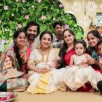 Pearle Maaney Instagram - When the whole family came together to celebrate 🥰 . Click @sainu_whiteline @_whiteline_photography_ Decor @thegreindale MUA and Jewellery @sajithandsujith Styled by @sabarinathk_ Saree @kasavukada_1985 Nila wearing @sabarinathk_ Saree draping @drapewithkp