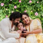 Pearle Maaney Instagram - Nitara’s Noolukettu 🥰🧿 . ✨ Click @sainu_whiteline @_whiteline_photography_ Decor @thegreindale MUA and Jewellery @sajithandsujith Styled by @sabarinathk_ Saree @kasavukada_1985 Nila wearing @sabarinathk_ Saree draping @drapewithkp