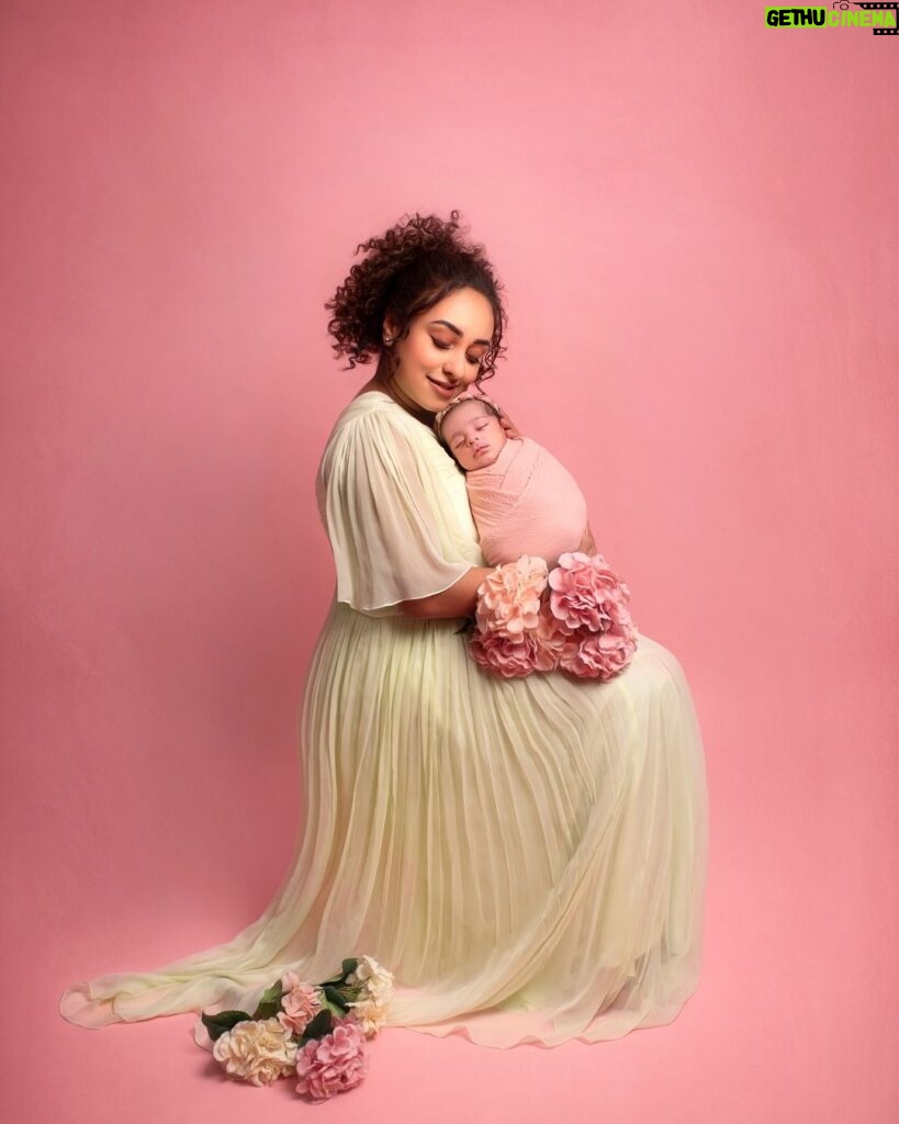 Pearle Maaney Instagram - Baby and Me …. Like a Flower …. 🌷 . . Click @swararanephotography Wearing @_susan_lawrence_ MUA @sajithandsujith Studio @pearle_productions