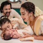 Pearle Maaney Instagram – Meet ‘Nitara Srinish’ 🧿

Our baby Angel 👼 who turned 28 Days Today. It was her Noolukettu and guess what? Our Hearts Are Full and Our Hands are also Full 😋🥰 Need All Your Prayers and Blessings ❤️ 
.
Our Team 
Click @sainu_whiteline @_whiteline_photography_ 
Decor @thegreindale 
MUA and Jewellery @sajithandsujith 
Styled by @sabarinathk_ 
Saree @kasavukada_1985 
Nila wearing @sabarinathk_ 
Saree draping @drapewithkp