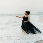 Pearle Maaney Instagram – Happy New Year Everyone ! A Wave 🌊 of Joy is what 2024 will be! A year of Gratitude, Love and Loads of Blessings 💫⭐️
.
.
.
Click @todstories 
Styled @ashna_aash_ 
Outfit @arsignatureofficial