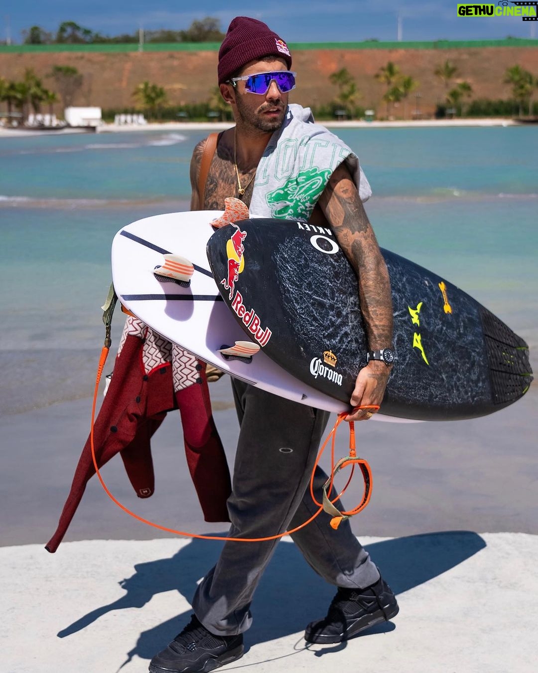 Pedro Scooby Instagram - Voltando com tudo!!! Segunda lanço o vídeo desse surf! 🤪