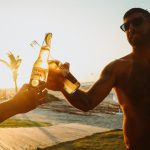 Pedro Scooby Instagram - A vida é irada 🌅🌴🍋 @coronabrasil #ThisIsLiving #BebaComModeracao
