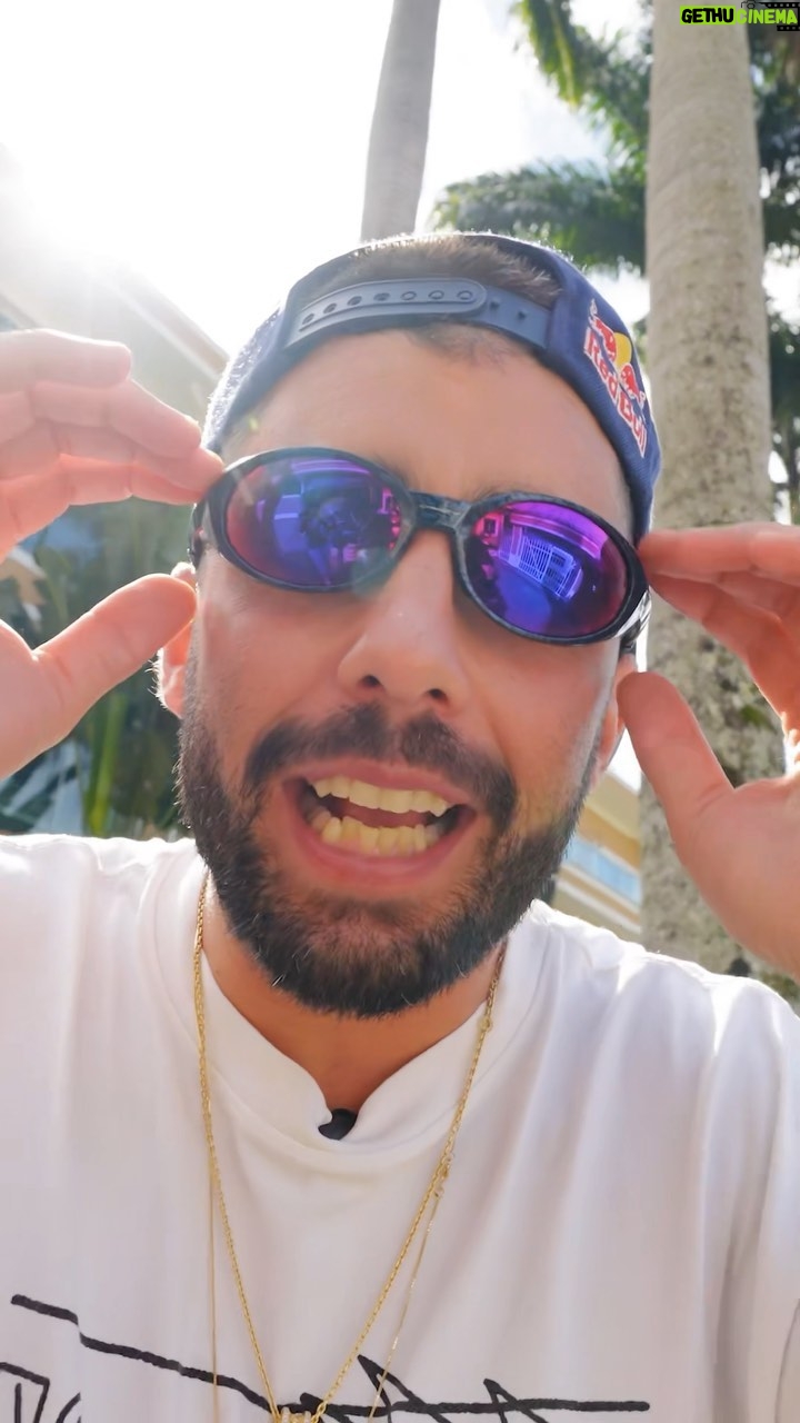 Pedro Scooby Instagram - Vamos de novidade? Amanhã estreia o novo programa do @pedroscooby! O PODPAH VISITA! 💛🫶🏻 às 12H no Canal do Podpah!