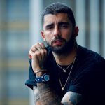 Pedro Scooby Instagram - Dia dos Pais é o momento de celebrarmos essa relação tão gostosa de aprendizado, que vai passando de geração em geração! E nada melhor do que eternizar essa data presenteando quem a gente ama com relógios Bulgari Aluminium e joias da coleção B.Zero1. @bulgari #bulgari #bulgariwatches #becauseyoushowedmehow