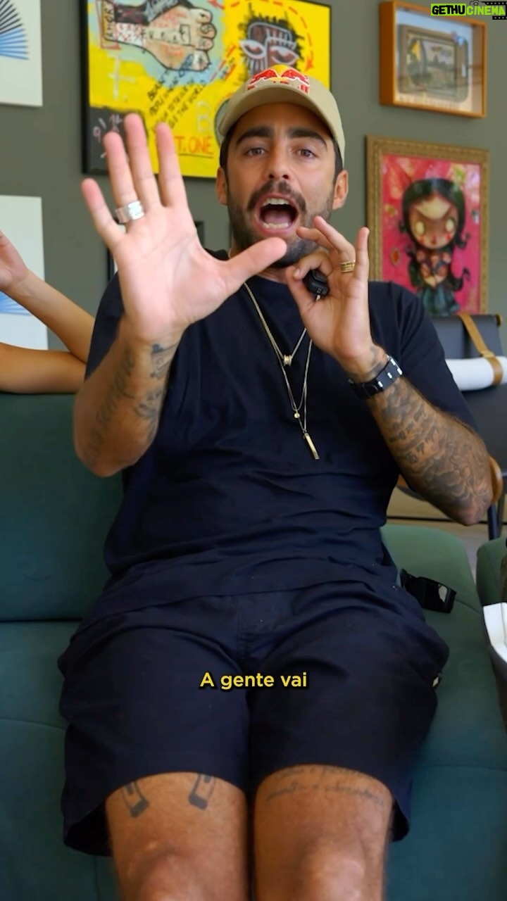 Pedro Scooby Instagram - Começou o Podpah Visita! 💛 Pedro Scooby colou até a casa da Giovanna Lancellotti e do Gabriel David para conhecer de pertinho os detalhes dessa casa MARAVILHOSA! 🏠