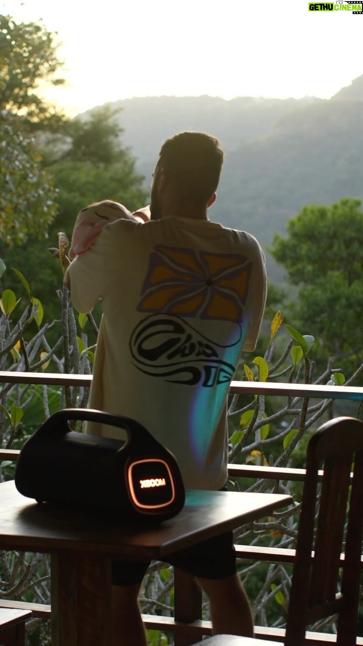 Pedro Scooby Instagram - Viva aos momentos que v茫o ficar na mem贸rias pra sempre! Obrigado LG XBOOM Go XG9 POWER por tornar esses momentos ainda melhores! 馃グ @lgbrasil #LifeisGood #CaixadeSom #LGXBOOMGo #Ad