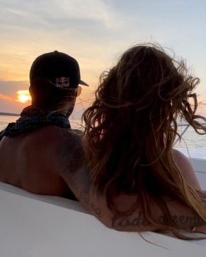 Pedro Scooby Instagram - Dia dos namorados é todo dia, que estamos juntos, que somos parceiros, que resolvermos viver uma história juntos, que escolhemos ter uma baby, que superamos as crises, que temos noites maravilhosas de amor e sexo, mas quando superamos a distância também! São tantos motivos bons que escolho todos os dias namorar com você! Te amo 🥰 feliz dia dos namorados!  @cintiadicker