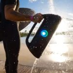 Pedro Scooby Instagram - Verdadeiro parque de diversão: Piscina de onda e um bom som! #LGXBOOMGo XG9 POWER é resistente a água e aqui pode cair comigo pra diversão ser ainda melhor! #LifeisGood #CaixadeSom #ad