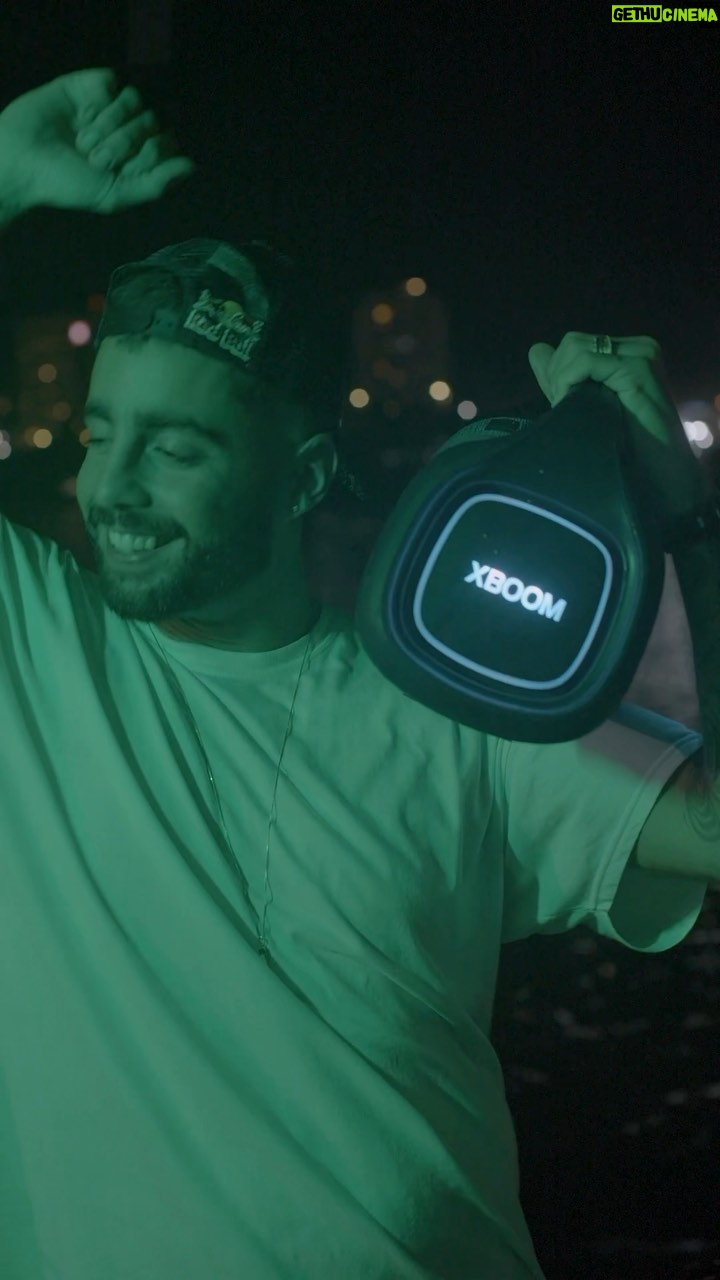 Pedro Scooby Instagram - Indo buscar a janta com meus amigos ao som da minha LG XBOOM e suas luzes que iluminam!!! Tudo fica melhor com um som de qualidade e uma noite rodeada de boas companhias… LG XBOOM Go XG9 POWER: o melhor som, com uma tecnologia incrível de luzes e cores - o complemento perfeito pra momentos que marcam as nossas vidas! #LifeisGood #LGXBOOMGo #CaixadeSom #Ad