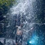 Pedro Scooby Instagram - Depois de chegar de viagem, é num banho de cachoeira ouvindo um som DE QUALIDADE que eu agradeço a todas as coisas boas da vida. Obrigado @LGBrasil por me ajudar a viver esses momentos. Galera, vem coisa boa por aí, hein? Mas por enquanto, curte o som da minha LG XBOOM GO XG9 POWER!! #LifeisGood #LGXBOOMGo #CaixadeSom #Ad