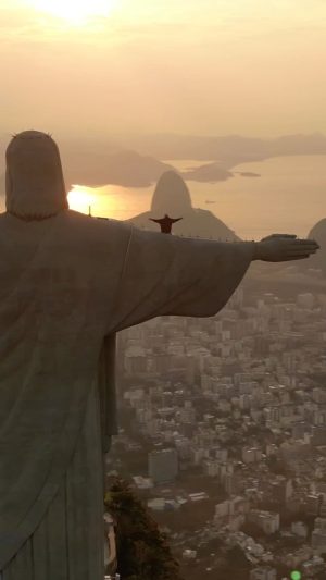 Pedro Scooby Instagram - Hoje é aniversário da Cidade Maravilhosa! Te amo Rio de Janeiro ❤️🎥 @betolorca