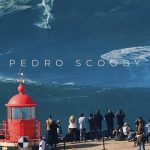 Pedro Scooby Instagram - @pedroscooby conhece essa onda como poucos ! 🙌 Quem está com saudades de ver ele quebrando nas ondas gigantes em Nazaré ?? ✅ 🎥 @wowsurfing #gigantesdenazaré
