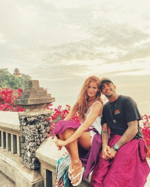 Pedro Scooby Instagram - Dia dos namorados é todo dia, que estamos juntos, que somos parceiros, que resolvermos viver uma história juntos, que escolhemos ter uma baby, que superamos as crises, que temos noites maravilhosas de amor e sexo, mas quando superamos a distância também! São tantos motivos bons que escolho todos os dias namorar com você! Te amo 🥰 feliz dia dos namorados!  @cintiadicker