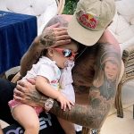 Pedro Scooby Instagram - Primeiro dia do ano com a Aurora escutando a nossa música 🥰