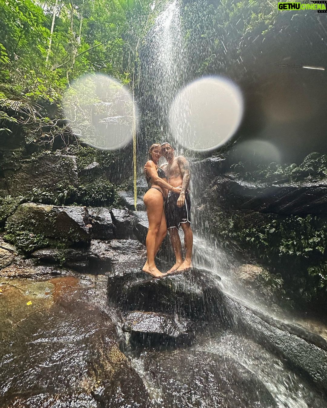 Pedro Scooby Instagram - Reenergizado! Final de semana cheio de energia e benção pra todos 🙏🏼 Cachoeira das Almas